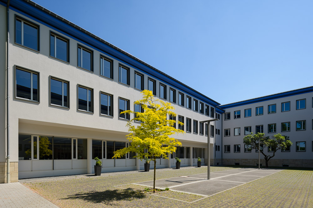 Institut 02